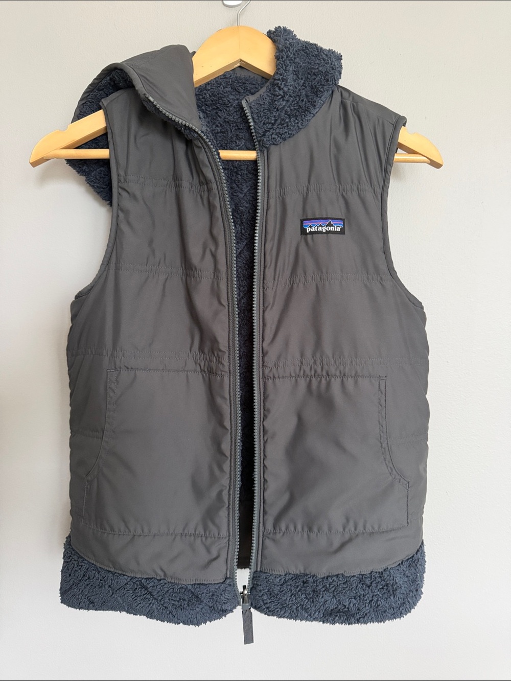 Patagonia Charcoal Reversible Sherpa Vest S